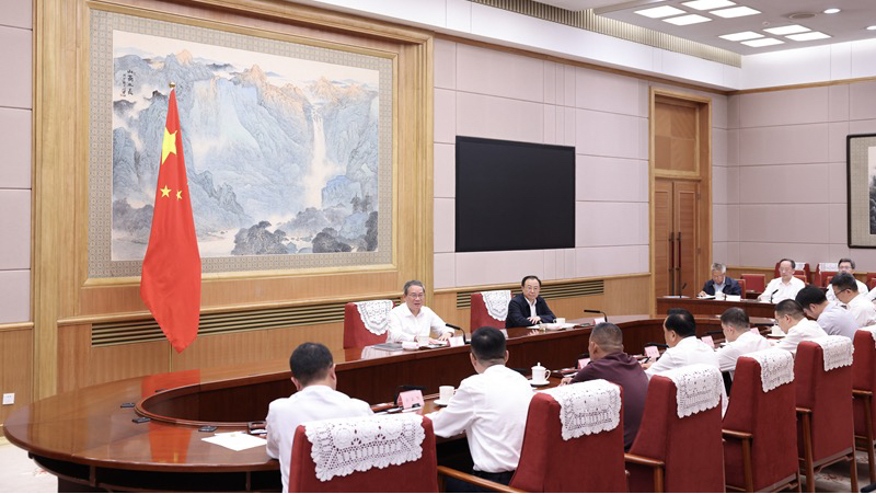 腾讯电竞盛典，荣耀新品携手