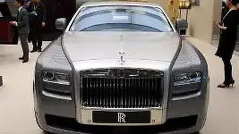 董子健准时为爱妻庆生，共享幸福全家照，孙怡被昵称为“小女孩”