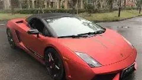 董洁携12岁顶顶公园漫步，贵价外套吸睛