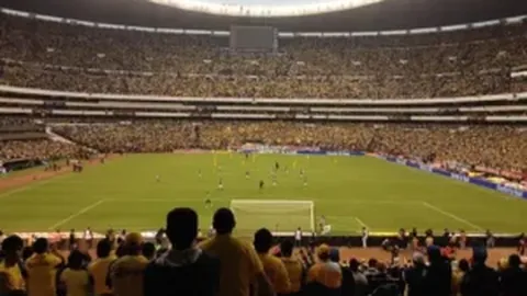 西甲巅峰对决昨日揭晓，保级悬念升级，数据波动揭秘：谁将笑傲保级战场？